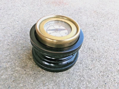 ANCIENNE BOUSSOLE SUR SOCLE NOIRCI DANS COFFRET-OUTIL INSTRUMENT DE MESURE XIX°- - Photo 1/4