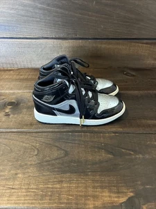 Nike Air Jordan 1 Mid SE GS Schwarz Metallic Silber Sneaker Schuhe Größe 4,5 Jugend  - Bild 1 von 11