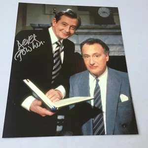 DEREK FOWLDS 'Sí Ministro' Foto firmada 20 x 25 Autógrafo  - Imagen 1 de 1
