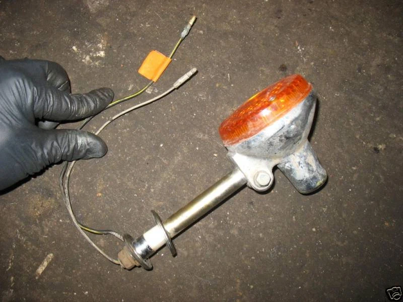 INTERMITENTE TRASERO DERECHO 81 KAWASAKI KZ440 KZ 440 LTD # Foto 1 de 1