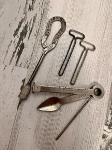 Vintage Metallwerkzeuge, Rohrroller, Milchdosenlocher, primitiv, Rohrwerkzeug, Posten - Bild 1 von 5