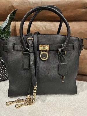 Cartera Michael Kors Cuero Mediana Cinturón Hamilton 2 Vías Dorado Negro Este Oeste Foto 1 de 4