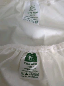 2 x TotsBots White Tots Wrap/Flexiwrap - Pooper Hero! Stoffwindelhülle! - Bild 1 von 5