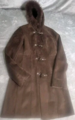 Abrigo para mujer tallado con volantes pequeño marrón de piel de zorro recortado abrigo largo con capucha prendas exteriores  Foto 1 de 4