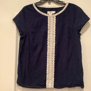Vineyard Vines Blouse Top Medium Blue Embroidered Swiss Dot White Crochet Lace - Picture 1 of 10