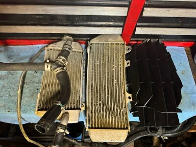 Kawasaki KX450F 2020 radiadores de fábrica con tapa OEM Foto 1 de 3