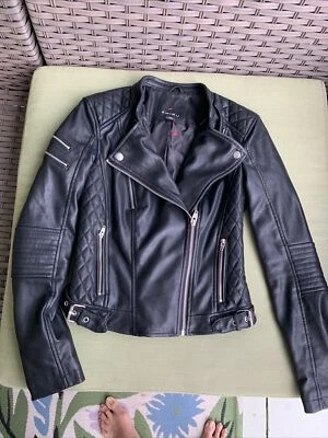 Nuevo Amisu Negro Imitación Cuero Cremallera Chaqueta Talla 4 US 34EU Foto 1 de 4
