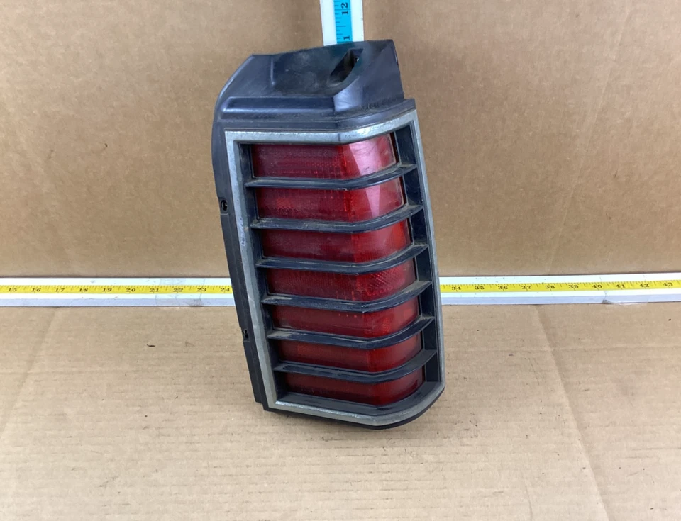 Pontiac 6000 1984-1991 luz trasera lateral del pasajero trasero se adapta a camioneta Foto 1 de 4