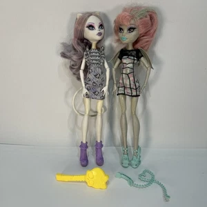 Monster High Rochelle Goyle & Catrine DeMew Ghoul Chat Doll’s CBX57 Incomplete - Picture 1 of 10