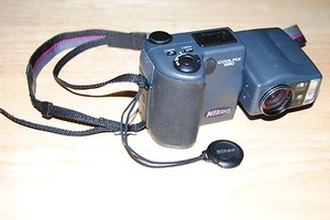 Nikon Coolpix 990, E990, 3.34MP Digital Camera, 3x Zoom ( See Details) - Picture 1 of 8