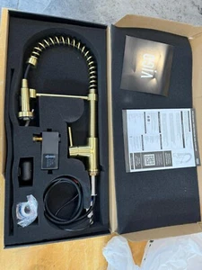 VIGO Edison Single Handle Pull-Down Sprayer Kitchen Faucet - Picture 1 of 3