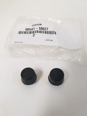 ОРИГИНАЛЬНЫЕ ЗАВОДСКИЕ РЕЗИНОВЫЕ ПОДУШКИ КРЫШКИ БАГАЖНИКА LEXUS (КОМПЛЕКТ ИЗ 2) - 1995-2000 LS400 - Изображение 1 из 3