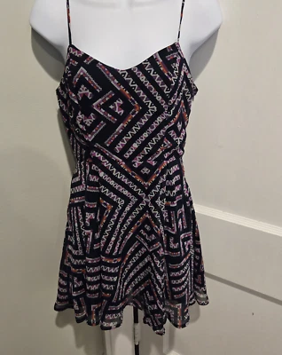 Mini Vestido Fire Los Angeles Correas Delgadas Espalda Jaula Cuello en V con Bolsillos Talla Pequeña Foto 1 de 4