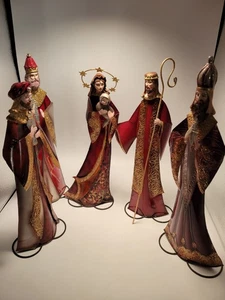 Bombay Company? Tall Metal Nativity Set 13" Red Colorful Shimmering Stunning - Foto 1 di 21