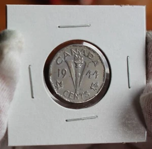 1944 Canada 5 cents; Victory Nickel; Circulated - Picture 1 of 2