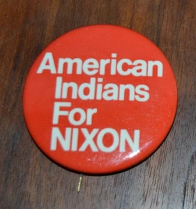 Prendedor botón campaña electoral indio americano para Nixon político vintage - Imagen 1 de 4