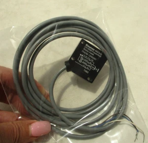 NUOVO BAUMER FHDM 12N5001 SENSORE DIFFUSO FOTOELETTRICO - Foto 1 di 3
