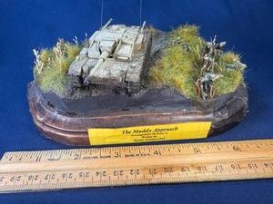 Pro-Painted WWII diorama 1/72 - A Stug III Panzer & 5 soldiers - Picture 1 of 8