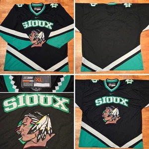 Vintage Nike Bauer UND North Dakota Fighting Sioux NCAA Hockey Trikot Erwachsene XL schwarz - Bild 1 von 13