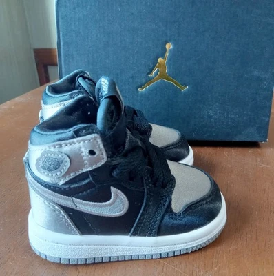 Новый Jordan 1 ретро высоты OG атласная тень черный/средний серый ребенка ясельного возраста размер 2c - Изображение 1 из 4