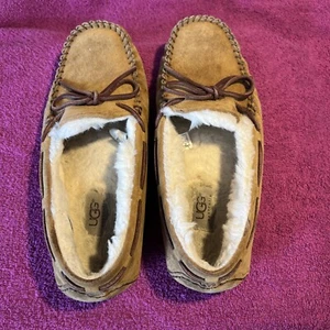 UGG Dakota 5612 Chestnut Suede Fur Slippers Womens Size Gently Used - Picture 1 of 9