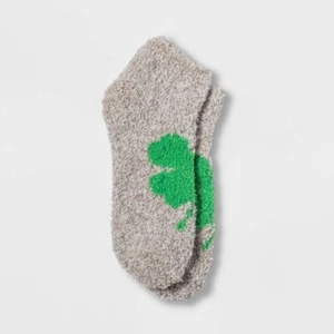 Women's Cozy Sparkly Shamrock St. Patrick's Day Low Cut Socks Gray Shoe 4-10 - Picture 1 of 1
