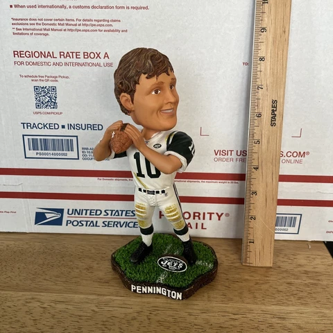 CHAD PENNINGTON NEW YORK JETS BOBBLEHEAD LEGENDS OF THE FIELD BOBBLE HEAD /5,000 Cover