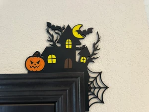 Haunted House Door Corner Decoration | 3D Printed Spooky Halloween Home Decor - Picture 1 of 7
