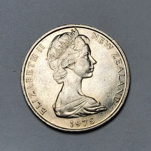 NEW ZEALAND 50 CENTS 1981 ENDEAVOR,SECOND CROWNED PORTRAIT OF HM QUEEN ELIZABETH - Picture 1 of 2