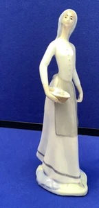 Vintage PALES SI Spanish porcelain figurine WOMAN with BASKET - Picture 1 of 7