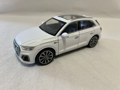1:24 AUDI Q5 SUV Aleación Coche Modelo Diecast y Juguete Vehículo Metal Niños Regalo Niños Foto 1 de 4