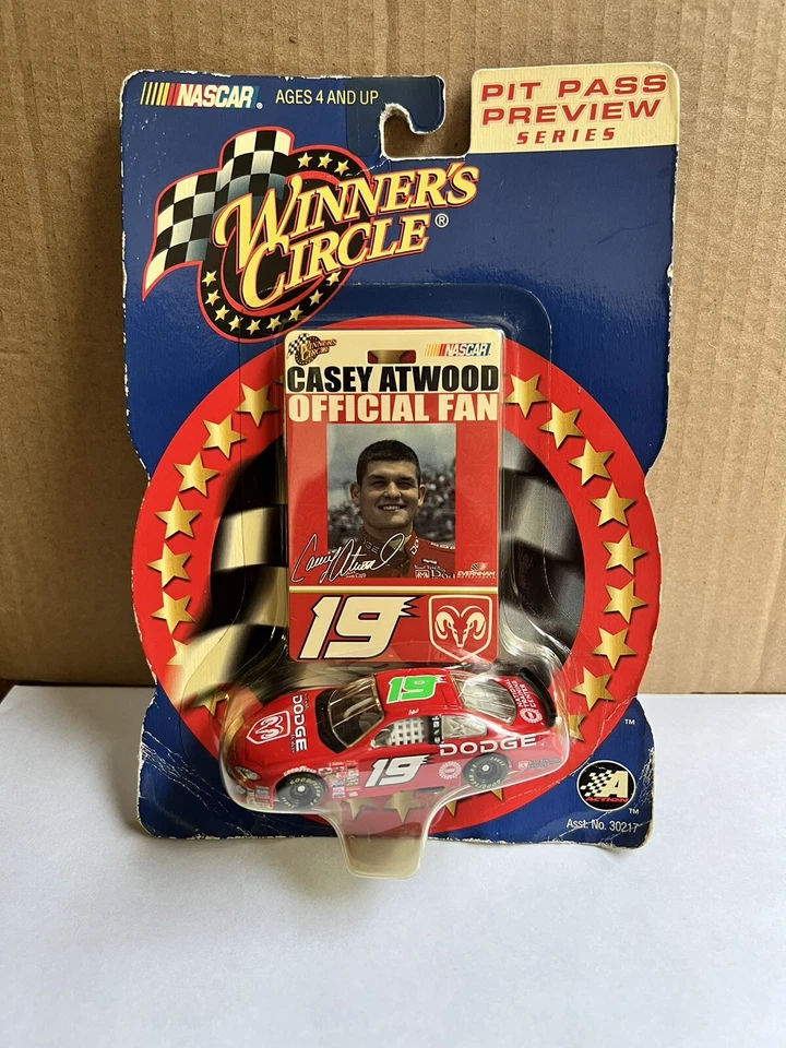 Tarjeta de auto Casey Atwood #19 RedWinners Circle Pit Pass vista previa Dodge NASCAR 1:64. Foto 1 de 4
