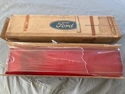 1985-1987 Lincoln Town Car Right Rear Reflector E5VY-13A565-A - Image 1 of 4