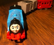 Thomas Train Motorized Crash & Repair Face Changing Trackmaster w/ Cars