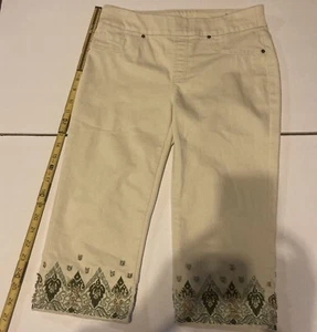 Chico's Size 00 Pull On Denim Capri Cream Embellished Hem Beads Embroidery US 2 - Picture 1 of 5