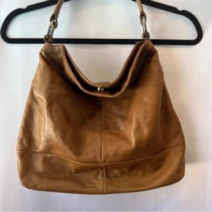 B. Makowsky tan hobo bag 🤎 - Picture 1 of 10