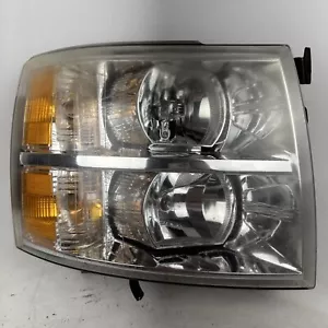 2007 - 2009 2014 Chevrolet Silverado 1500 Headlight Passenger Right Halogen OEM - Picture 1 of 13