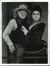 1988 Press Photo Willie Nelson and Delta Burke in "Where The Hell's That Gold?!"