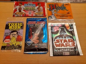 5x Trading Cards & Bubblegum Stickers: Topps - Star Wars / Judge Dredd / Hook - Picture 1 of 1