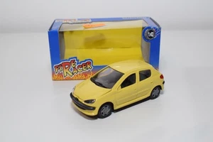 B86 1:43 HONGWELL PEUGEOT 206 5 DOORS YELLOW MIB - Imagen 1 de 15