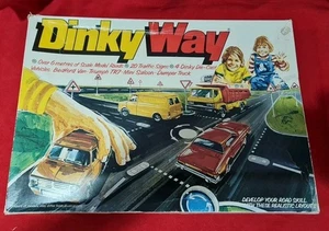 DINKY TOYS UK SET 237 DINKY WAY CON 4 MODELLI IN SCALA 1:43  - Foto 1 di 11