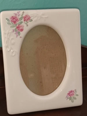 Marco de fotos floral 3 X 5 ovalado vintage romántico HALLMARK de porcelana REPUJADO Foto 1 de 4