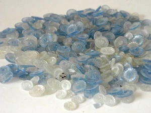 Bottoni in vetro molti vecchi nuova ventaglia trasparenti + azzurro totale 510 gr. - Foto 1 di 5