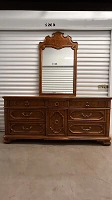 THOMASVILLE FURNITURE DRESSER LEGACY COLLECTION ITALIAN MEDITERRANEAN STYLE - Image 1 of 4