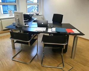 Renz Designerschreibtisch (Tao) - Chefmodell mit Sideboard u. Container - Bild 1 von 4