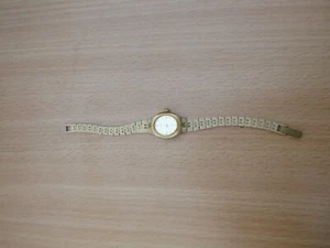 LADIES QUARTZE WATCH - Picture 1 of 3