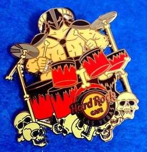 LAS VEGAS FANTASY BAND MAD MAX MASKED EXCECUTIONER DRUMMER 16 Hard Rock Cafe PIN - Imagen 1 de 1