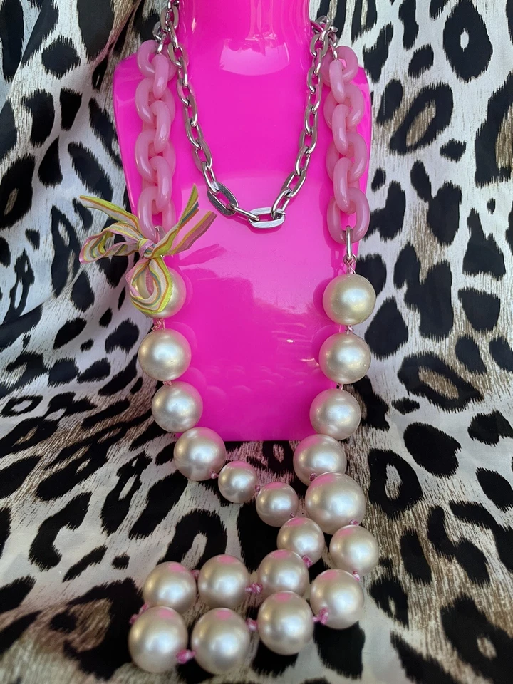 Tarina Tarantino Vintage Barbie Superstar GRANDE Rosa Cadena Perla Collar Largo Foto 1 de 4