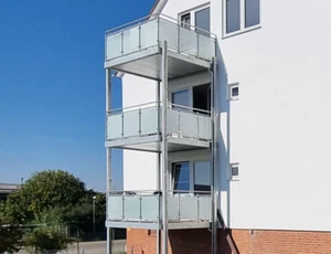 1 Balkon Anlage über 3 Etagen, Plattform 3 x 2 m Stahl Glas Vorstellbalkon - Bild 1 von 6