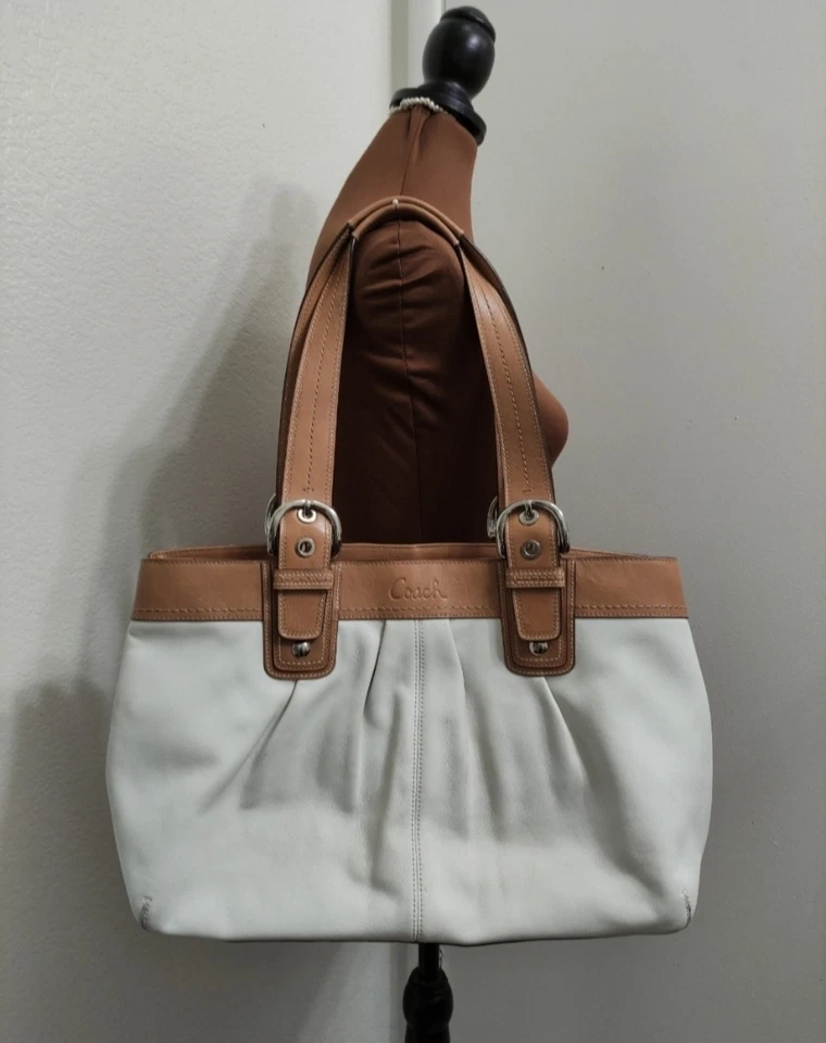 Coach F13733 Soho слоновой кости плиссированные кожи большая наплечная сумка с короткими ручками - Изображение 1 из 4